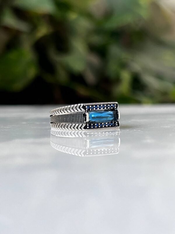 Zircon Stone Silver Ring