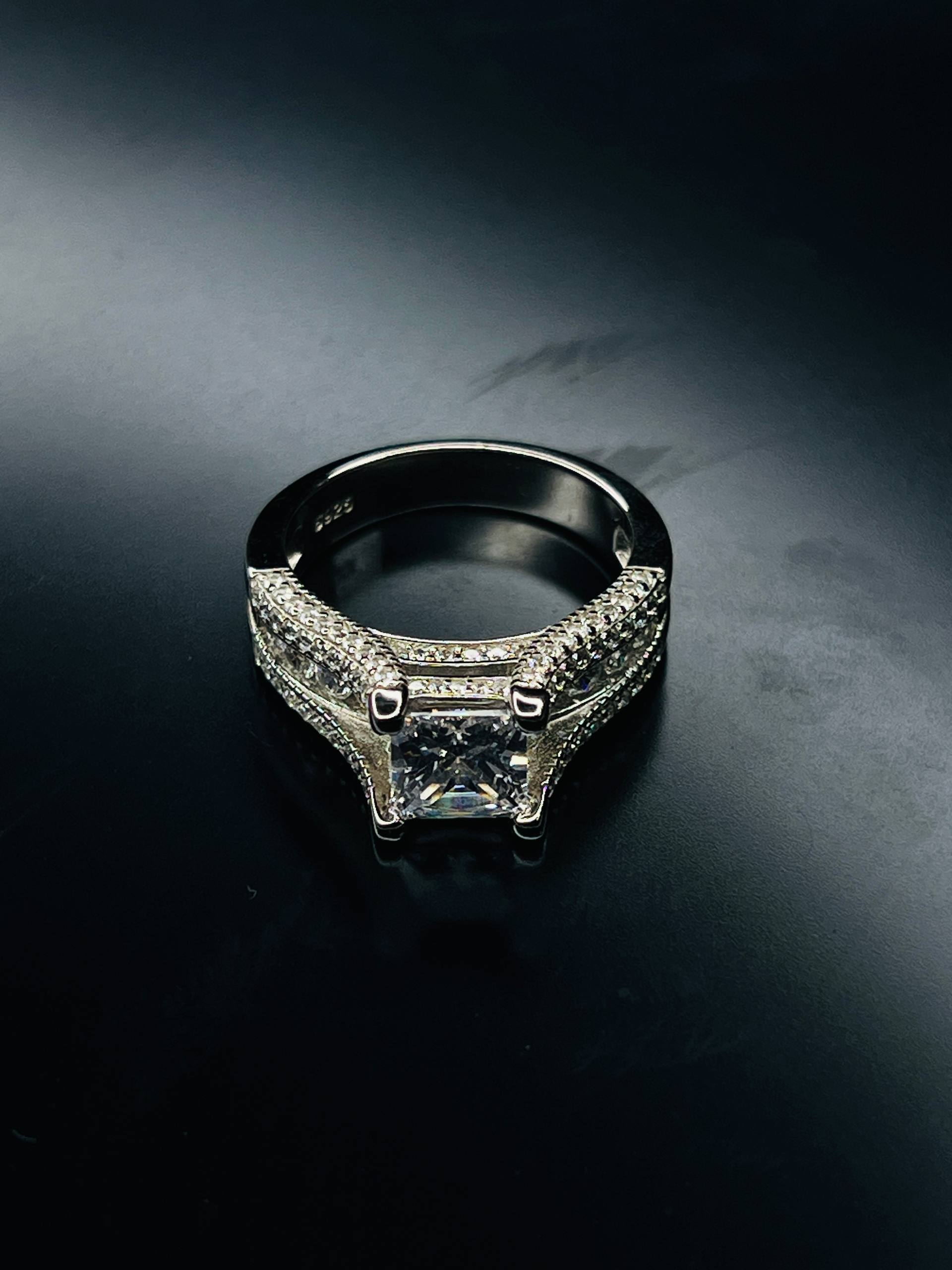 photo_2026-05-10_18-16-39 White Zircon Stone Silver Ring #166 - Image 1