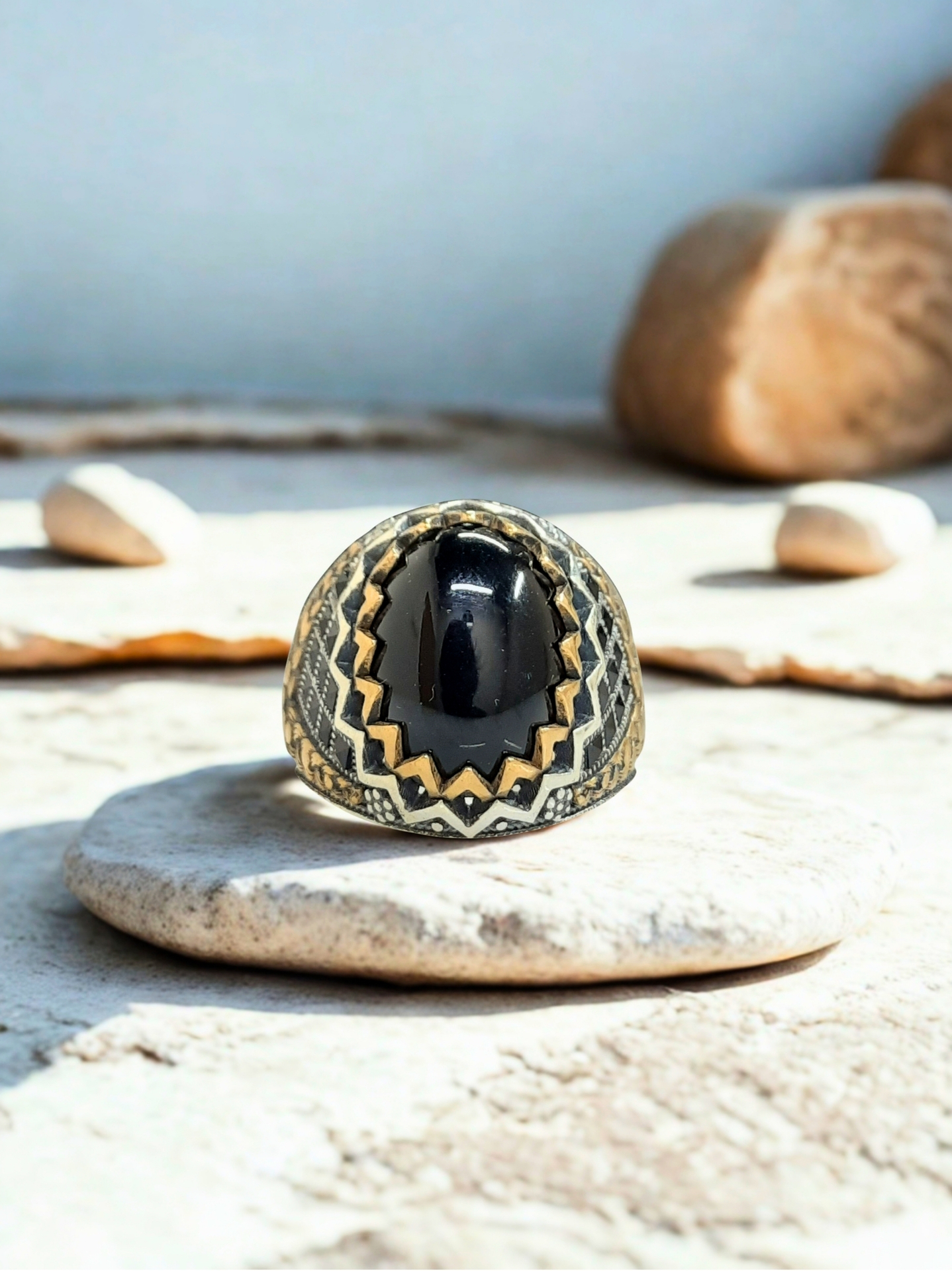 108 Crowned Crest Aqeeq Stone Silver Ring #194 - Image 1