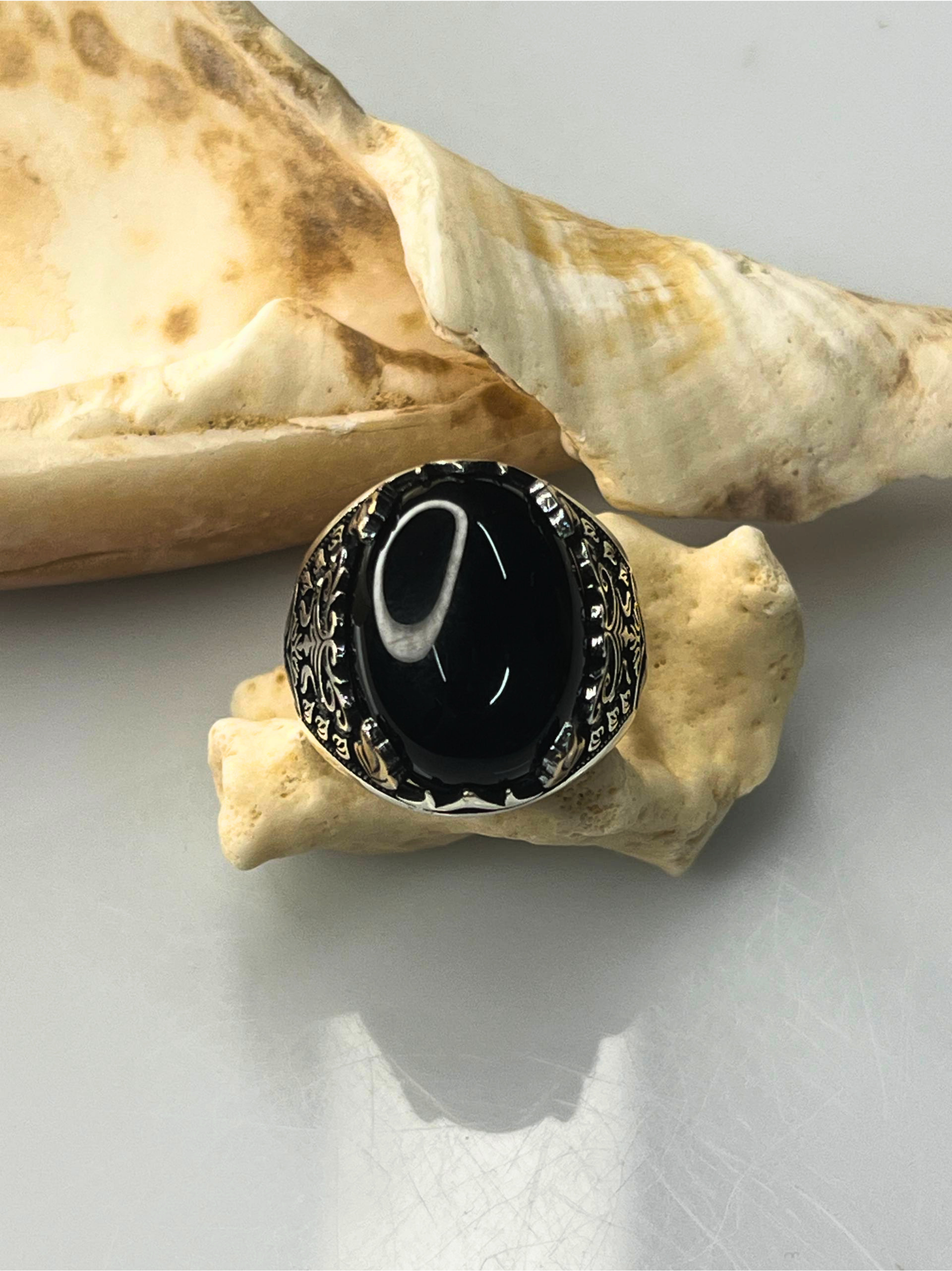 66 The Grand Vizier Black Aqeeq Silver Ring #171 - Image 1